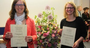 Award winners Dr. Kathrin Wuttig ( l) and Sarah Schnurr