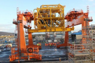 The compressor was supplied by Aker Solutions. It was set in a frame in Egersund before it came to Kårstø and was hoisted into place in the test pool on Tuesday (photo Statoil).