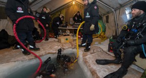 Clearance divers from Fleet Diving Unit (A), Halifax and Combat Divers from 2nd Division 5 Combat Engineer Regiment, CFB Valcartier conduct ice diving operations at the Combined Dive Team camp in Gascoyne Inlet, Nunavut. Photo Master Seaman Pete