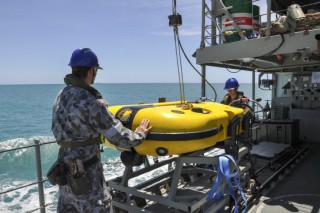 HMAS Gascoyne Constructs Route Survey of Darwin Harbour