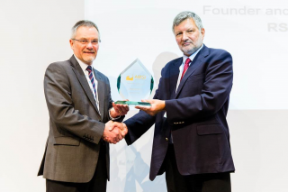 AMSIBUSINESSPERSON2014-24380