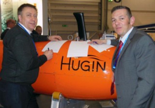 Kongsberg's Helge Uhlen and Andy Hoggarth from CARIS sign MOU at oceanology international