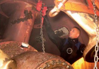 Hydrex diver during thruster blade removal