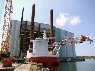 'Wind Server' Gets Its Fourth and Last Jack-up Leg
