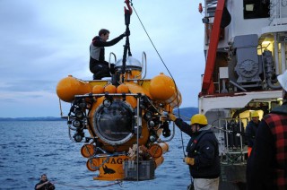 Research submersible JAGO is recovered after a sampling dive. Photo Maike Nicolai, GEOMAR