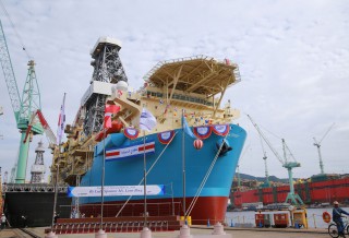 PHOTO Maersk Voyager UDW Drillship Named in South Korea