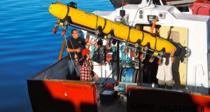 The University of Victoria's Bluefin-12S AUV is being off-loaded from the Parks Canada vessel Gwaii Haanas II at the end of the project.