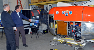 Chief of Naval Operations Visits WHOI