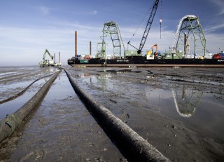 Den Strom an Land bringen / Getting the power ashore