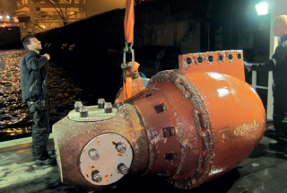 Bow thruster unit lowered on Hydrex workboat in Rotterdam.