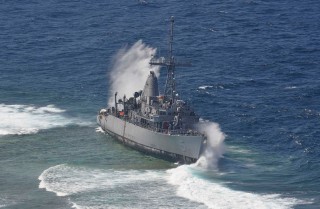 USS Guardian grounded on Tubbataha Reef