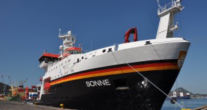 SONNE in the port of Manzanillo (Mexico)