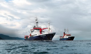 The research vessels METEOR und POSEIDON. Photo: C. Kersten, GEOMAR